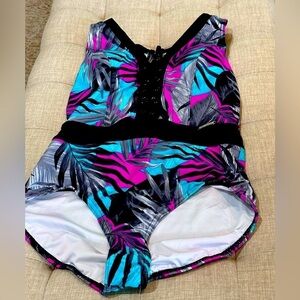 ZeroXposur Women’s Swimsuit - Size Medium - Lace Front Top-Tropical Print NWOT
